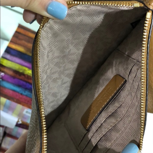 Used Mk purse with little wear - Picture 3 of 4